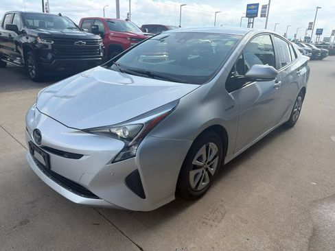 Used 2018 Toyota Prius Two w/ Prius Two Safety Plus Package FWD image 1