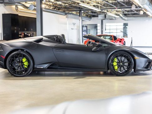 Used 2022 Lamborghini Huracan EVO RWD image 7