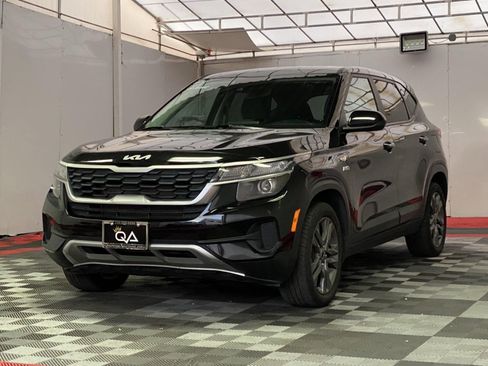 Used 2023 Kia Seltos LX AWD/4WD image 3