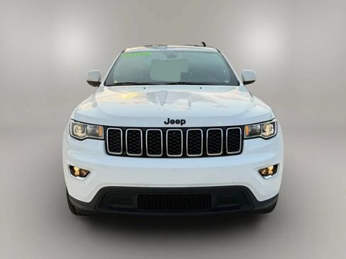 Used 2018 Jeep Grand Cherokee Laredo AWD/4WD image 2