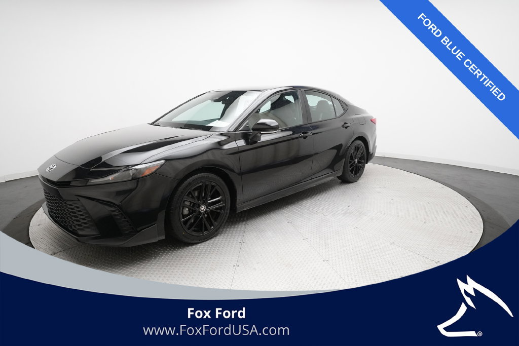 Used 2025 Toyota Camry SE FWD image 1