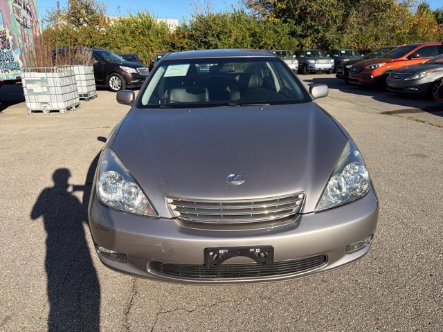 Used 2004 Lexus ES 330 w/ Premium Pkg FWD image 2
