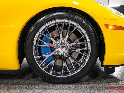 Used 2005 Chevrolet Corvette Coupe w/ Preferred Equipment Group RWD image 12