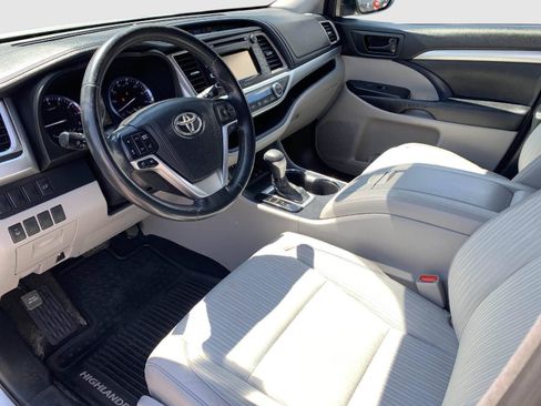 Used 2015 Toyota Highlander Plus AWD/4WD image 28