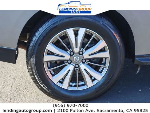 Used 2019 Nissan Pathfinder SV image 10