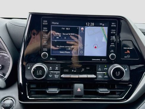 Used 2022 Toyota Highlander XLE FWD image 33