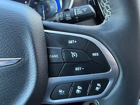 Used 2024 Chrysler Pacifica Touring-L FWD image 14