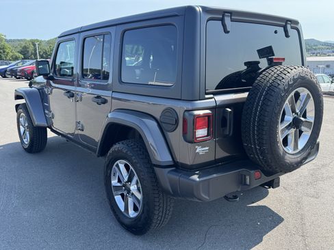 Used 2021 Jeep Wrangler Unlimited Sahara w/ Dual Top Group AWD/4WD image 6