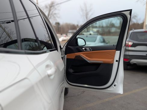 Used 2022 BMW X5 xDrive40i w/ M Sport Package image 58