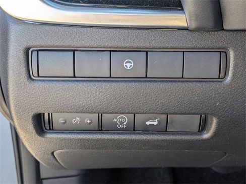 Used 2023 Nissan Rogue SL w/ SL Premium Package image 16