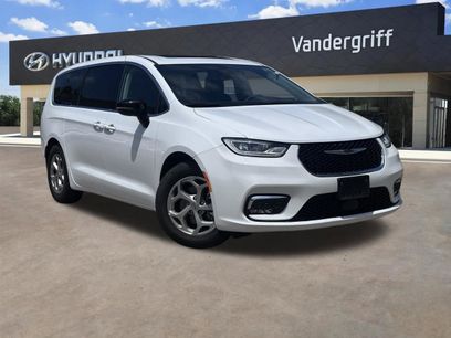 Used 2024 Chrysler Pacifica Limited