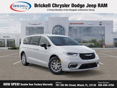 New 2026 Chrysler Pacifica Select image 5