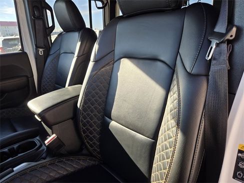 Used 2022 Jeep Wrangler Unlimited Sahara image 12