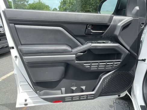 Used 2024 Toyota Tacoma SR5 AWD/4WD image 19