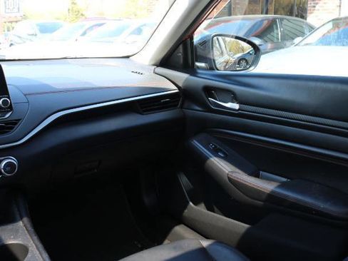 Used 2021 Nissan Altima 2.5 SR w/ SR Premium Package FWD image 12