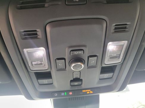 Used 2025 GMC Yukon XL Denali w/ Denali Reserve Package image 15