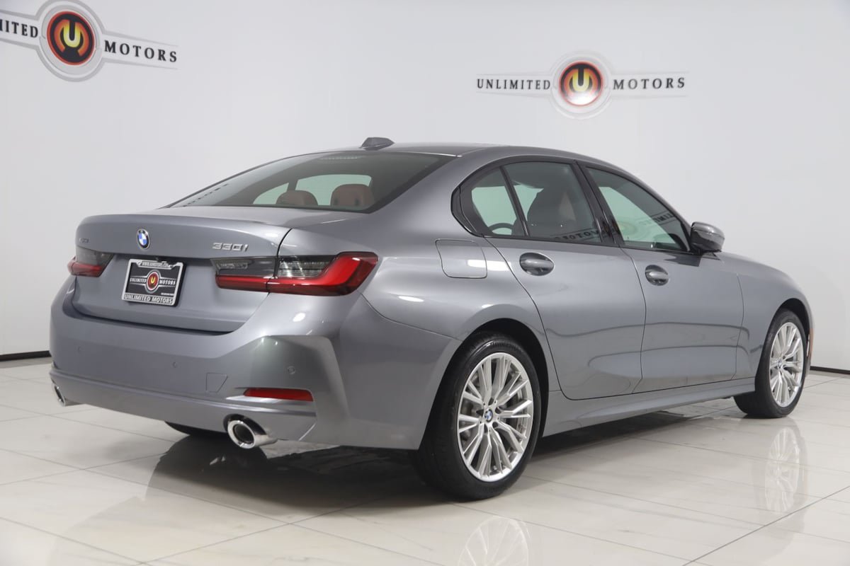 Used 2023 BMW 330i xDrive Sedan w/ Convenience Package AWD/4WD image 3