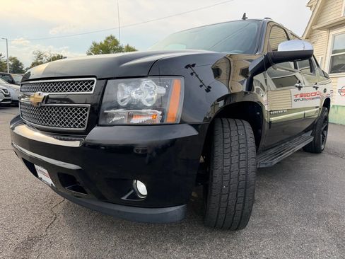 Used 2011 Chevrolet Avalanche LTZ image 9