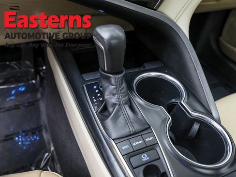 Used 2019 Toyota Camry XLE image 13