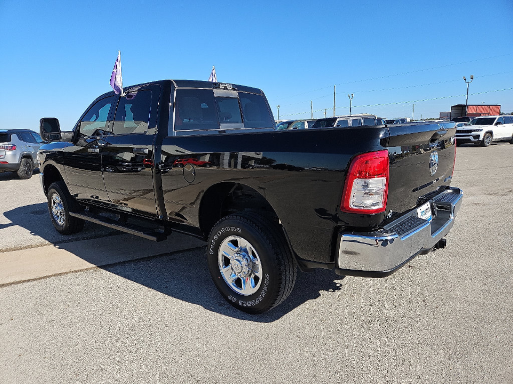 Used 2024 RAM 2500 Tradesman w/ Chrome Appearance Group AWD/4WD image 4