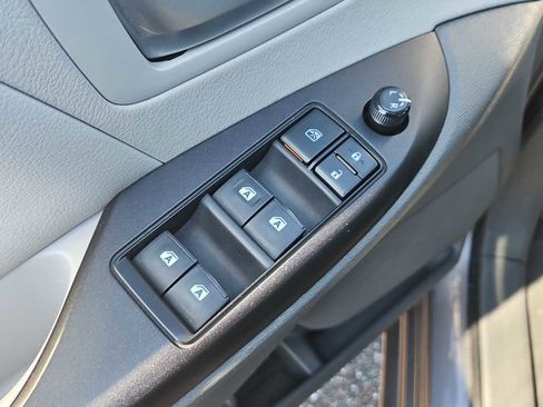 Used 2017 Toyota Sienna LE image 15