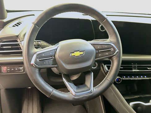 Used 2025 Chevrolet Traverse LT image 18