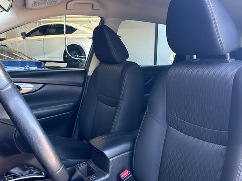 Used 2019 Nissan Rogue SV FWD image 26