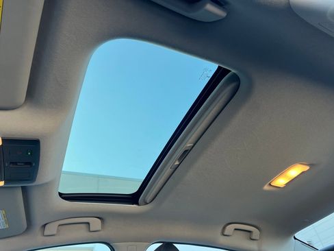 Used 2023 Nissan Sentra SR w/ SR Premium Package image 36