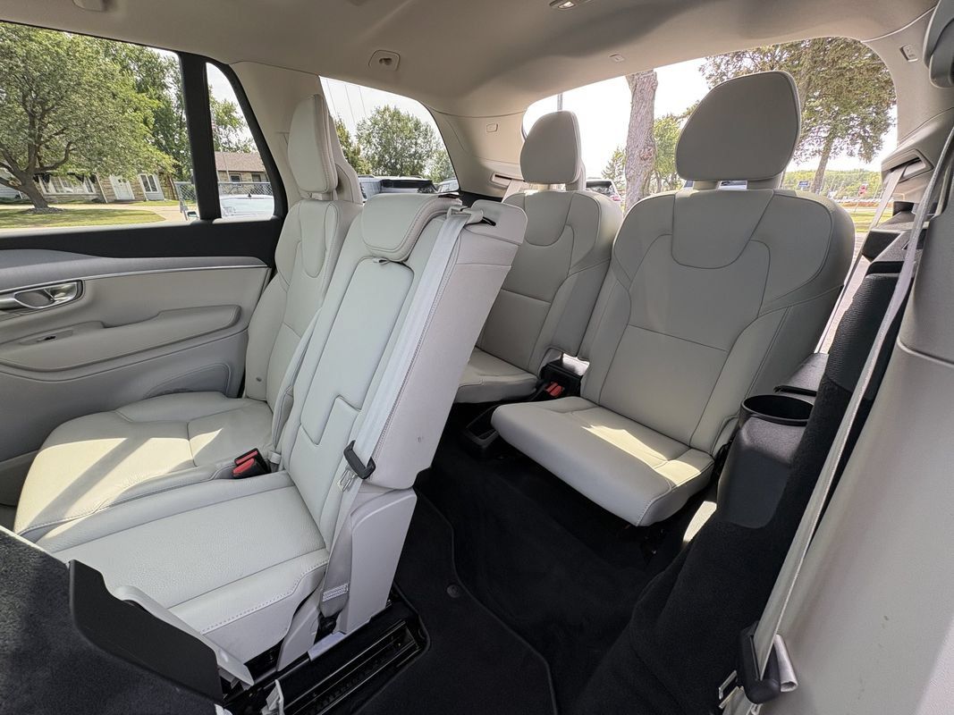 Used 2023 Volvo XC90 B5 Core AWD/4WD image 28