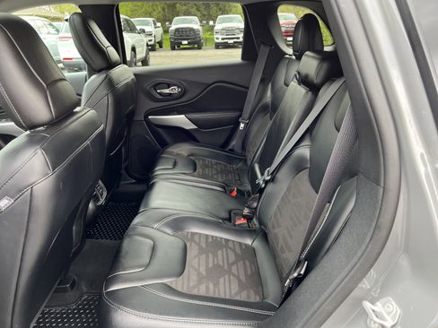 Used 2022 Jeep Cherokee Latitude w/ Sun & Sound Group AWD/4WD image 9