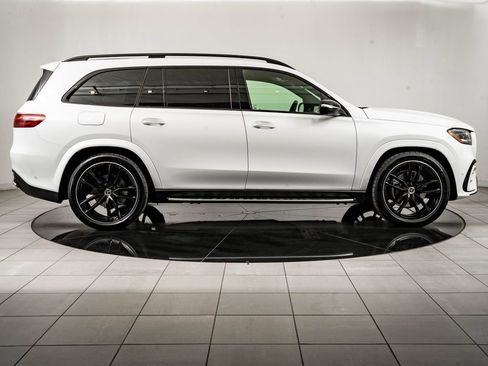 Used 2025 Mercedes-Benz GLS 450 4MATIC image 11