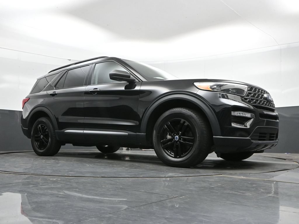 Used 2023 Ford Explorer XLT w/ Equipment Group 202A AWD/4WD image 45