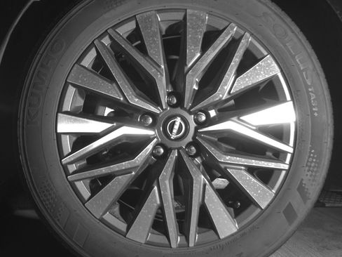 Used 2025 Nissan Altima 2.5 SV FWD image 12