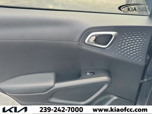 Used 2020 Kia Soul S FWD image 13