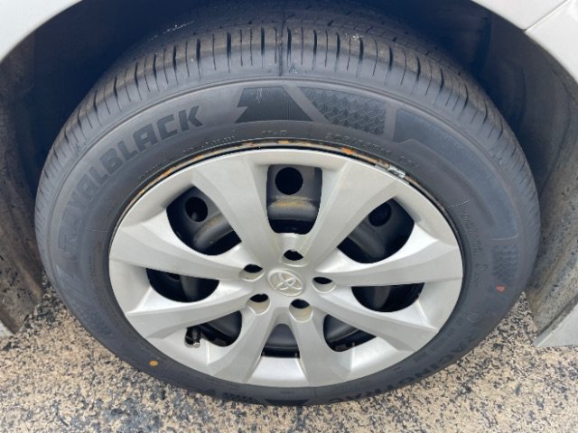 Used 2020 Toyota Corolla LE FWD image 22