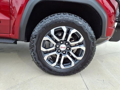 Used 2024 GMC Canyon AT4 w/ AT4 Premium Package image 9