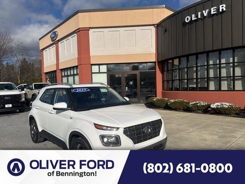 Used 2025 Hyundai Venue SEL image 1