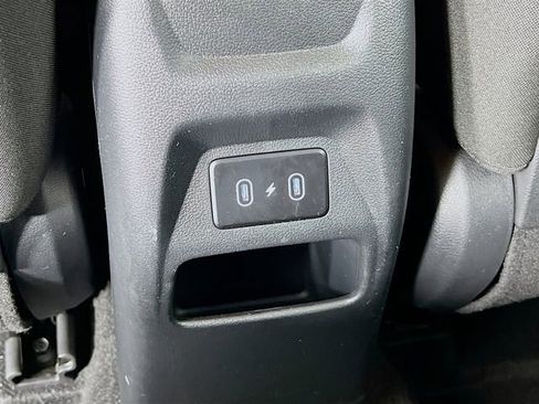 Used 2025 Hyundai Venue SEL FWD image 32