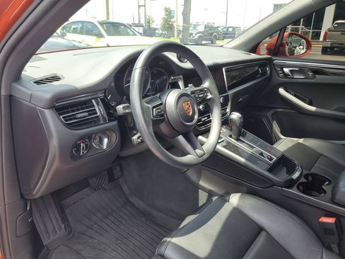 Used 2025 Porsche Macan AWD/4WD image 18