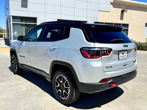 Used 2024 Jeep Compass Trailhawk AWD/4WD image 4