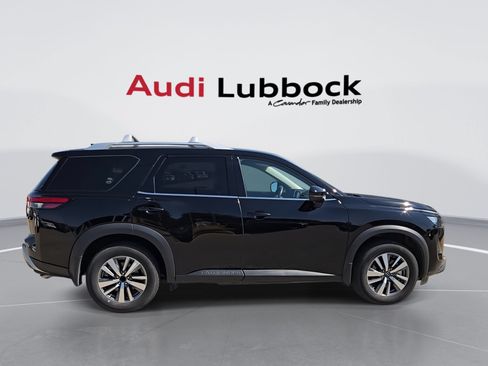 Used 2025 Nissan Pathfinder SL FWD image 9