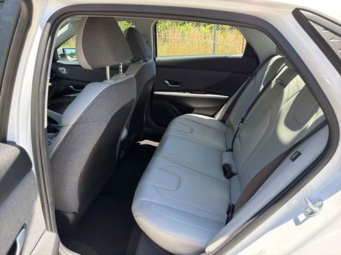 Used 2025 Hyundai Elantra Limited FWD image 19