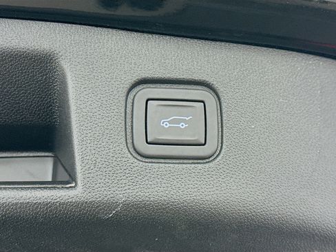 Used 2024 Chevrolet Blazer EV LT AWD/4WD image 31