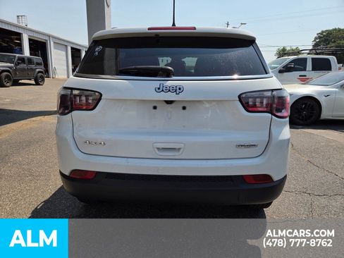 Used 2025 Jeep Compass Latitude AWD/4WD image 12