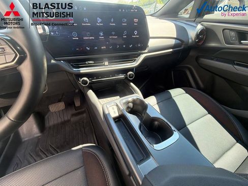 Used 2024 Chevrolet Equinox EV RS FWD image 21