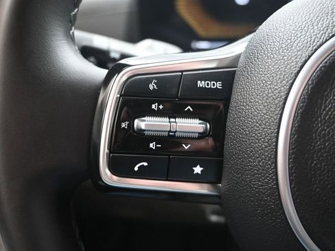 Certified 2025 Kia Carnival image 28