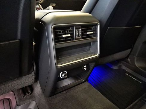 Used 2022 Porsche Cayenne Base image 15