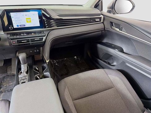 Used 2025 Toyota Camry LE image 24