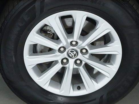 Used 2024 Toyota Grand Highlander XLE image 37