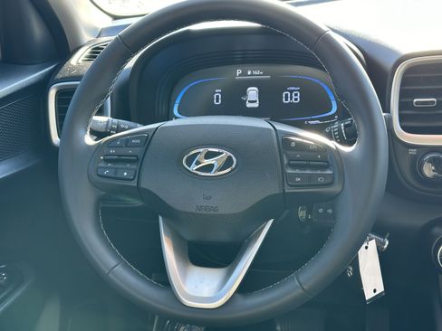 Used 2023 Hyundai Venue SEL image 24